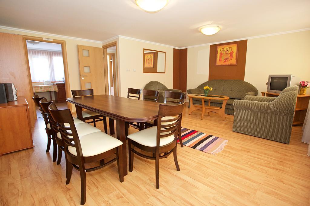 Zoli Apartmanok-Bródy 51-53 Hajdúszoboszló Exterior foto