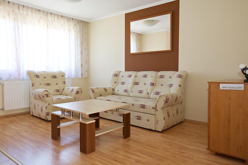 Zoli Apartmanok-Bródy 51-53 Hajdúszoboszló Exterior foto