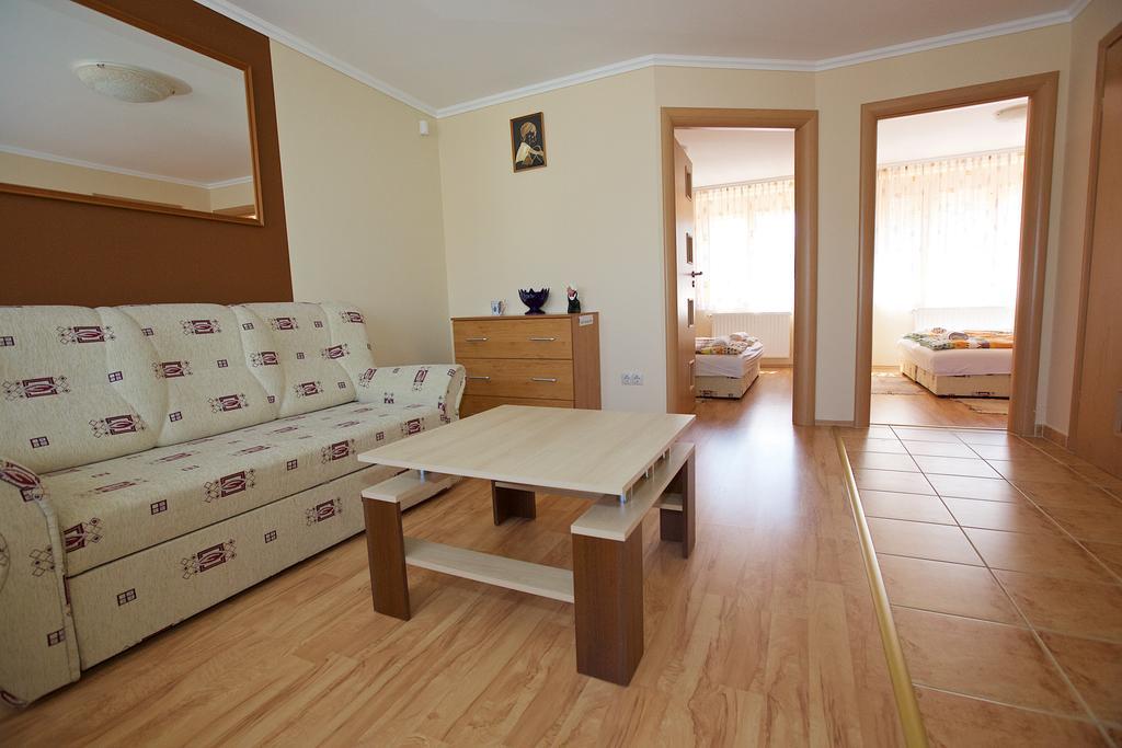 Zoli Apartmanok-Bródy 51-53 Hajdúszoboszló Exterior foto
