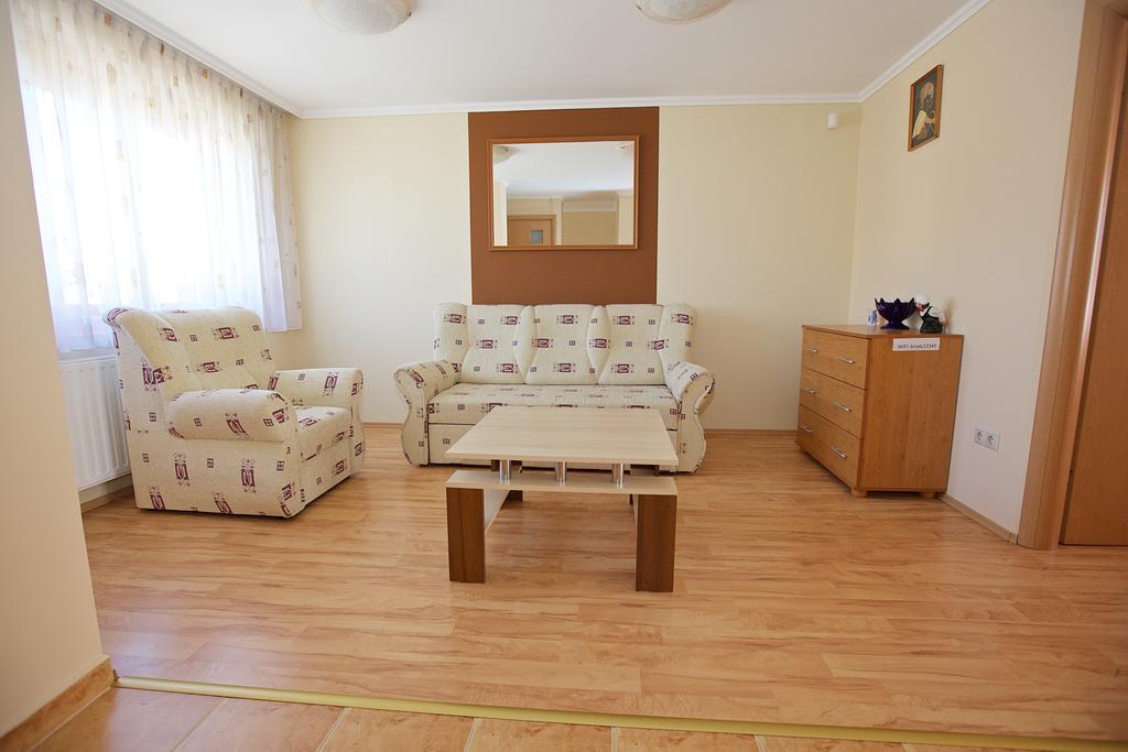 Zoli Apartmanok-Bródy 51-53 Hajdúszoboszló Exterior foto