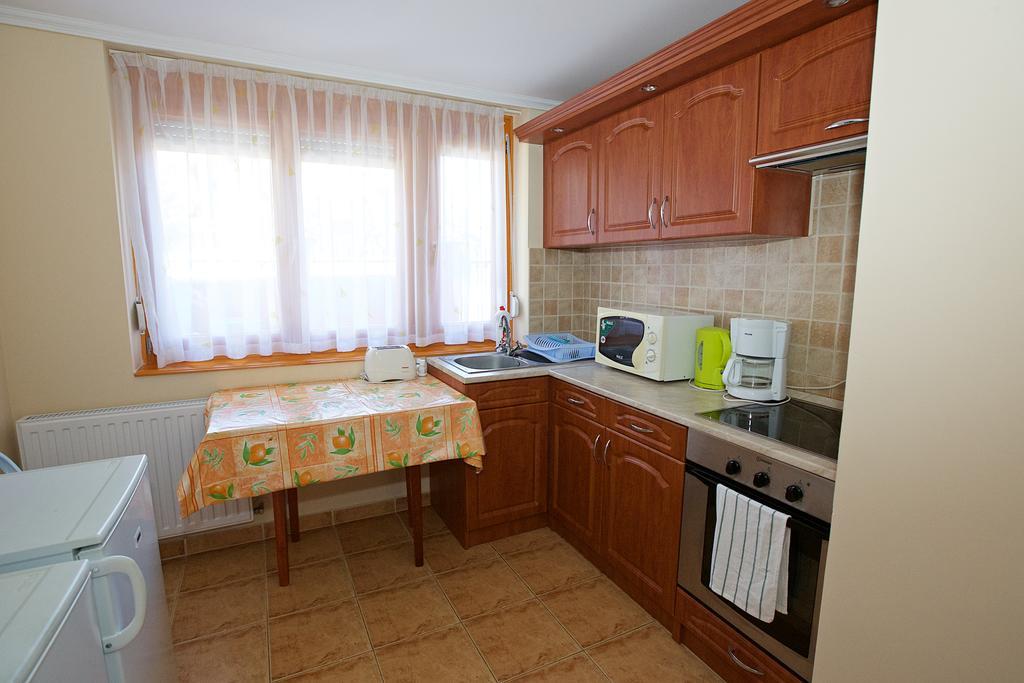 Zoli Apartmanok-Bródy 51-53 Hajdúszoboszló Exterior foto